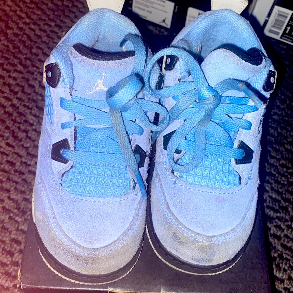 Jordan Retro 4 University Blue 8c